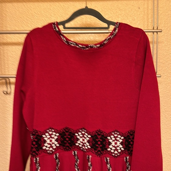 Xlarge Taylor Red knit dress with abstract snowflake design. Never worn. - Picture 8 of 10